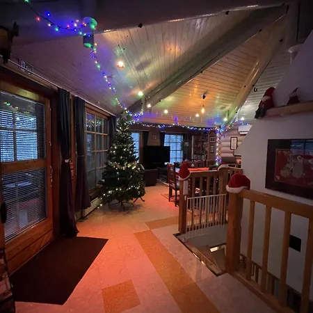 Log Near Santa בית נופש