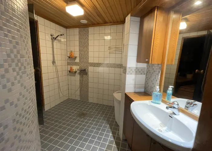 Log Near Santa Semesterbostad